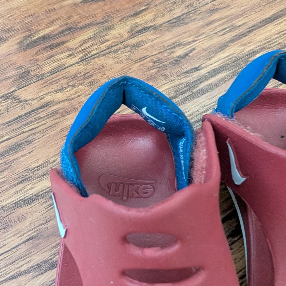 💥3/$24 Nike Sunray Red And Blue Sandal‎